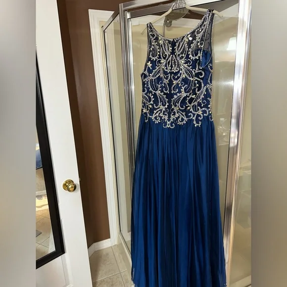 Prom Dress - Picture 3 of 7